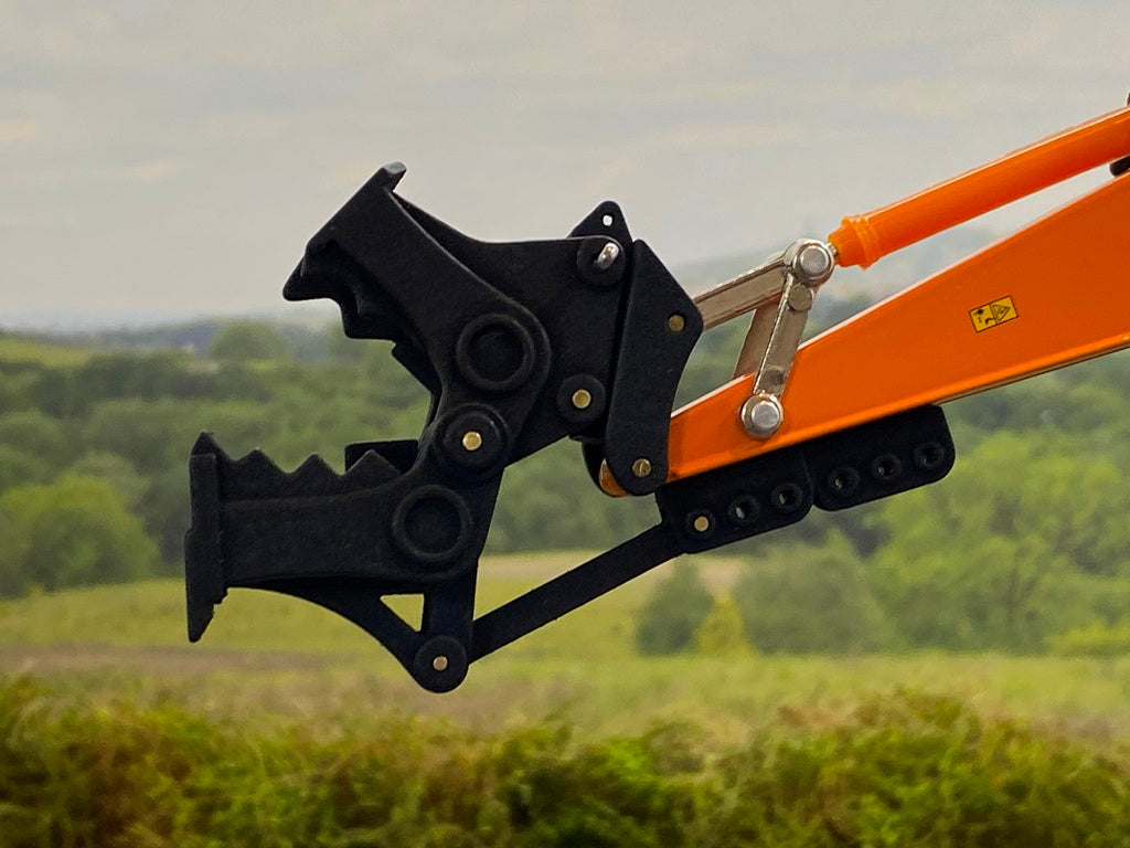 1:32 Scale Ros Hitachi/ New Holland Excavator – CiModels