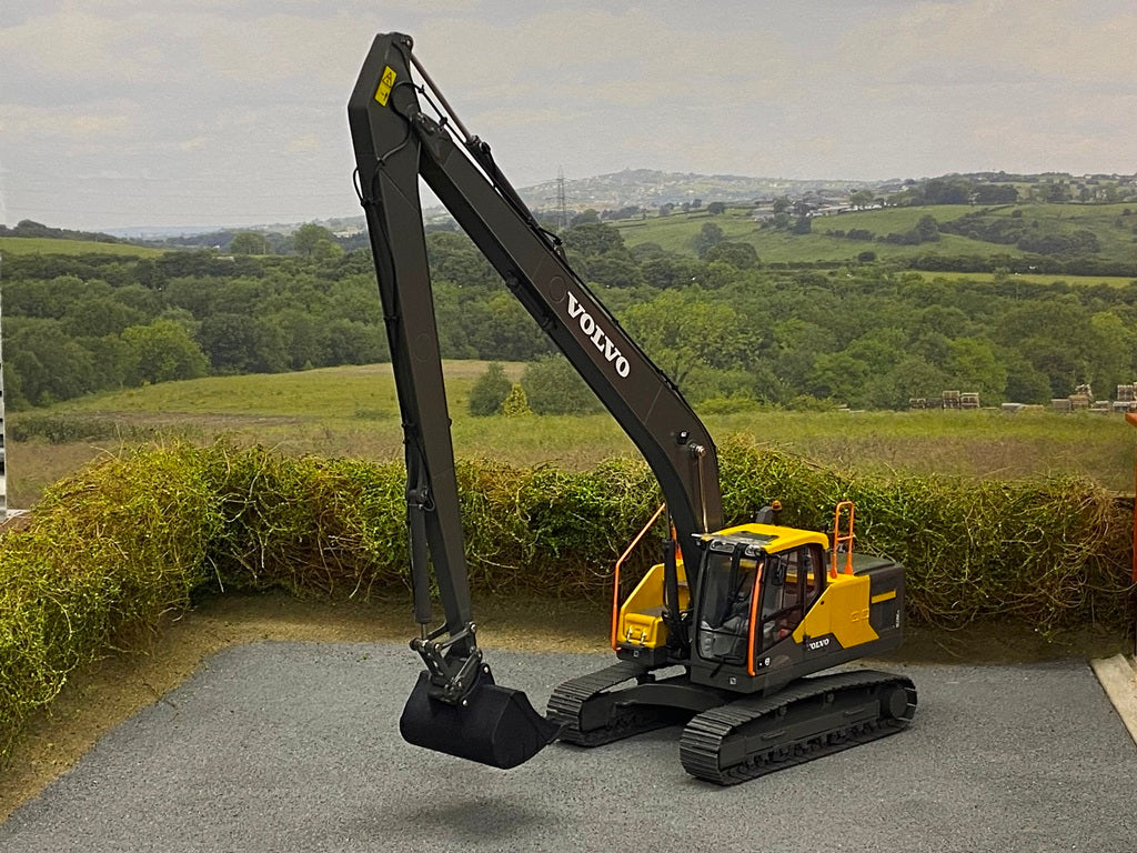 1:32 Scale Grading bucket for the AT Collections Volvo Long Reach ...